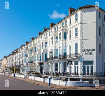 Rangée d'hôtels en terrasses victoriens, Royal Parade, Eastbourne, East Sussex, Angleterre, Royaume-Uni. Banque D'Images