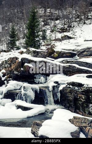 Twindefossen en hiver en Norvège. Banque D'Images