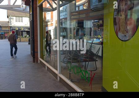 21 mars 2020 Harrow Londres. Image du restaurant CHOPSTIX à Harrow sur la colline. Hier soir, Boris Johnson MP a ordonné la fermeture des pubs, bars et restaurants britanniques, dans le cadre de mesures plus sévères pour protéger les citoyens contre le coronavirus. Banque D'Images