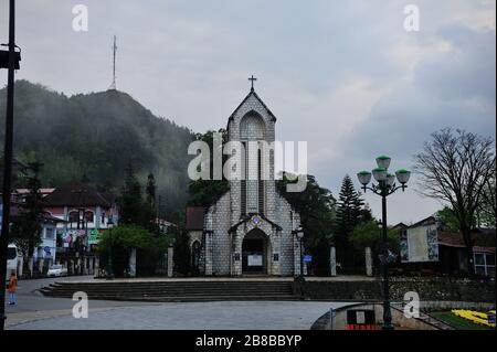 Église notre-Dame Rosaire ou connue sous le nom d'Église de pierre à Sapa, au Vietnam Banque D'Images