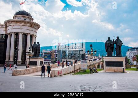 Skopje, Macédoine du Nord - 26 août 2018 : vue du centre-ville de Skopje sur la capitale de la Macédoine du Nord dans le sud-est de l'Europe Banque D'Images