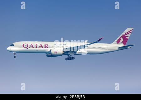 Homme, Maldives – 19 février 2018 : avion Airbus   de Qatar Airways à l'aéroport de Malé (MLE) aux Maldives. Airbus est un appareil européen Banque D'Images