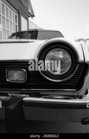Gros plan sur une voiture américaine des années 70 ou 80, en Allemagne Banque D'Images