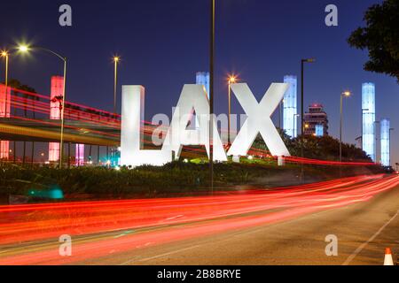 Los Angeles, Californie – 12 avril 2019 : logo de l'aéroport international de Los Angeles (LAX) en Californie. Banque D'Images