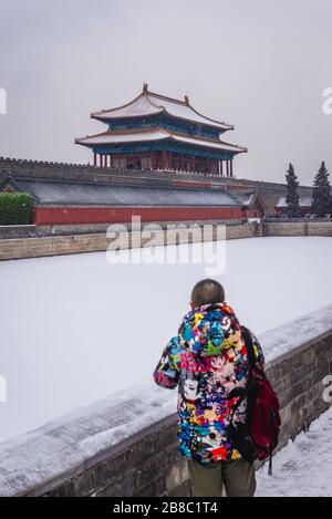 Shenwumen - porte de la prowesse Divine aussi appelée porte de la puissance Divine - porte nord et moat du complexe de palais de la Cité interdite à Beijing, Chine Banque D'Images