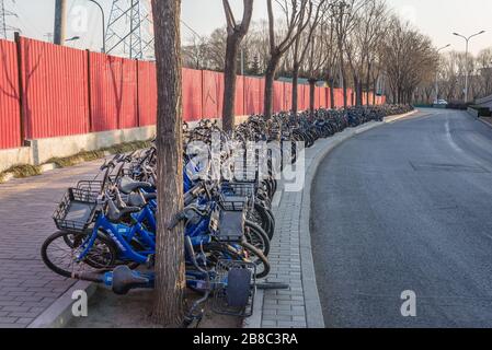 Vélos système de partage de vélos dans une rue à Beijing, Chine Banque D'Images