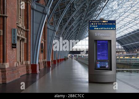 La gare internationale de London St Pancras a déserté pendant la pandémie de Covid-19 2020 Banque D'Images