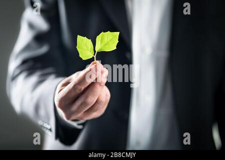 Avocat écologique ou homme d'affaires. Développement durable, changement climatique, écologie et empreinte carbone. Banque D'Images