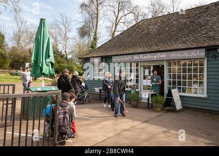 Streatham, Londres du Sud, Angleterre, Royaume-Uni. 21 mars 2020. Le café Rookery de Streatham Common s'adapte à la vie sous la pandémie de Coronavirus. Londres, Angleterre. Londres, Angleterre. Crédit: SAM Mellish/Alay Live News Banque D'Images