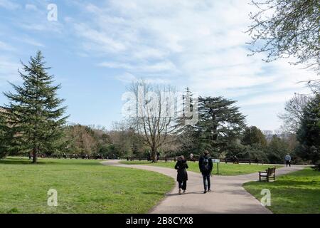 Streatham, Londres, Royaume-Uni. 21 mars 2020. La vie quotidienne à Streatham Common au milieu de la pandémie de coronavirus dans le sud de Londres, en Angleterre. Crédit: SAM Mellish / Alay Live News Banque D'Images