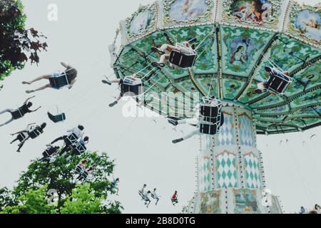 Manèges au jardin d'acclimatation, Paris, France. Banque D'Images