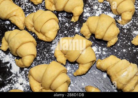 Parfait croissant français maison, de la pâte à la cuisine Banque D'Images