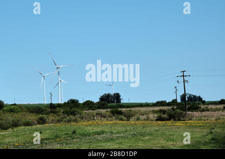 une éolienne pour produire de l'énergie ou de l'énergie propre à partir du vent en uruguay Banque D'Images