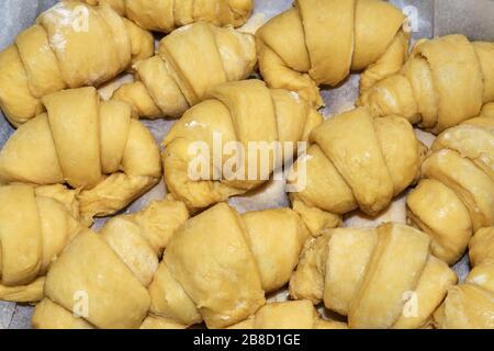 Parfait croissant français maison, de la pâte à la cuisine Banque D'Images