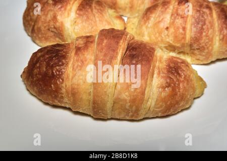 Parfait croissant français maison, de la pâte à la cuisine Banque D'Images