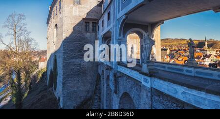 Le pont Cloak avec des statues - château Cesky Krumlov, république tchèque Banque D'Images