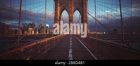 Sur le pont de brooklyn, vue panoramique, New York, États-Unis Banque D'Images