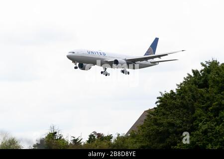 Heathrow, Royaume-Uni - 03 août 2019: Boeing 777-222 enregistrement N787UA, numéro de vol UA930 arrivant de l'aéroport d'Heathrow Banque D'Images