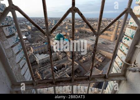 Vue aérienne du Minaret de l'Islam-Khodja madrassa sur Itchan-Kala, Khiva, Ouzbékistan, Asie centrale Banque D'Images