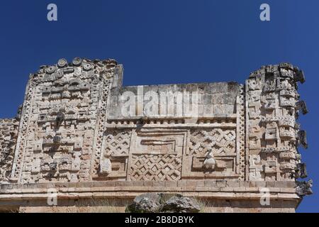 Uxmal, Mexique: Sculptures sur un bâtiment à Uxmal, une grande ville maya, 600-900 A.D. Banque D'Images