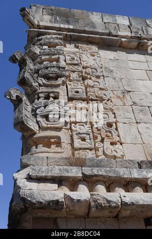 Uxmal, Mexique: Sculptures sur un bâtiment à Uxmal, une grande ville maya, 600-900 A.D. Banque D'Images