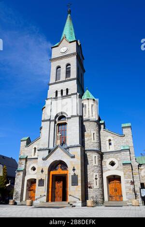 Église révival romane de la Sainte famille, Zakopane, montagnes Tatra, Lesser Pologne, Pologne Banque D'Images