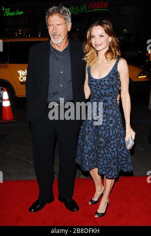 Harrison Ford et Calista Flockhart à la première mondiale de "Firewall" tenue au Mann Grauman's Chinese Theatre à Hollywood, CA. L'événement a eu lieu le jeudi 2 février 2006. Photo par: SBM / PictureLux - référence de fichier # 33984-10242SBMPLX Banque D'Images