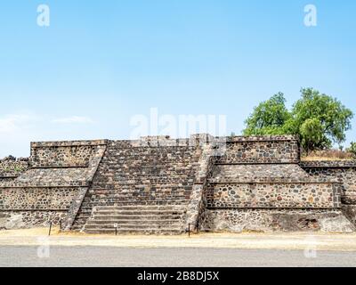 Gros plan sur les marches menant au sommet de Teotihuacan, la Pyramide du Soleil Banque D'Images