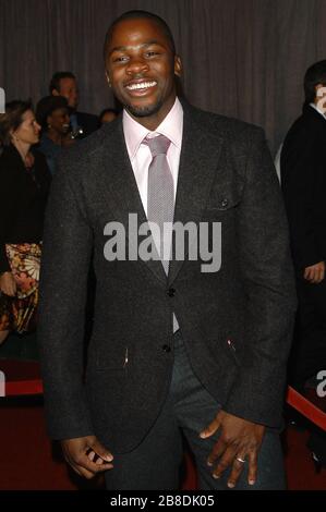 Derek Luke à la première mondiale de 'Glory Road' tenue au Pantages Theatre à Hollywood, Californie. L'événement a eu lieu le jeudi 5 janvier 2006. Photo par: SBM / PictureLux - référence de fichier # 33984-10398SBMPLX Banque D'Images