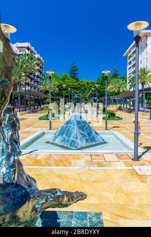 Sculpture Dali sur l'Avenida del Mar, Marbella, Andalousie, Espagne, Europe Banque D'Images