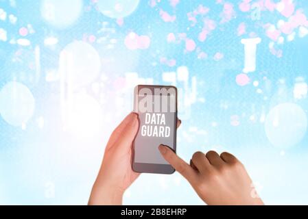 Écriture manuelle conceptuelle montrant Data Guard. Concept signifie gérer les bases de données pour survivre aux catastrophes et aux corruptions des données Banque D'Images