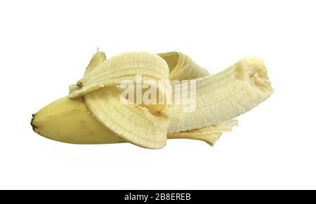 Banana demi-pelée, banana ouverte isolée sur un fond blanc. Banque D'Images