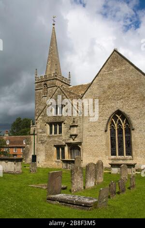 Église Saint-Cyriac et cimetière, Lacock Village, Cotswolds District, Wiltshire County, Angleterre Banque D'Images