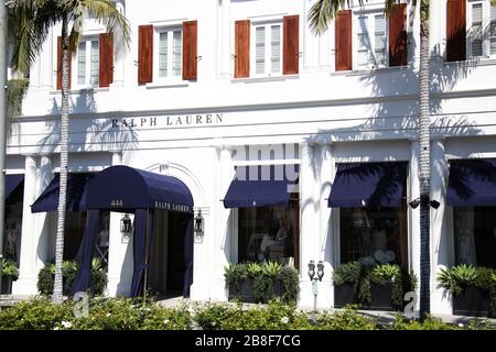 BEVERLY HILLS, LOS ANGELES, CALIFORNIE, États-Unis - 21 MARS: Ralph Lauren Beverly Hills Rodeo Drive magasin, temporairement fermé en raison du coronavirus, Deux jours après l'ordonnance « plus chez soi » émise par le maire de Los Angeles, Eric Garcetti, au niveau du comté, et le gouverneur de Californie, Gavin Newsom, au niveau de l'État, le jeudi 19 mars 2020, qui restera en vigueur jusqu'au 19 avril 2020 dans le cadre de la pandémie de Coronavirus COVID-19, 21 mars 2020 à Beverly Hills, Los Angeles, Californie, États-Unis. (Photo de Xavier Collin/image Press Agency) Banque D'Images