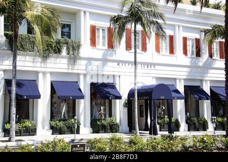 BEVERLY HILLS, LOS ANGELES, CALIFORNIE, États-Unis - 21 MARS: Ralph Lauren Beverly Hills Rodeo Drive magasin, temporairement fermé en raison du coronavirus, Deux jours après l'ordonnance « plus chez soi » émise par le maire de Los Angeles, Eric Garcetti, au niveau du comté, et le gouverneur de Californie, Gavin Newsom, au niveau de l'État, le jeudi 19 mars 2020, qui restera en vigueur jusqu'au 19 avril 2020 dans le cadre de la pandémie de Coronavirus COVID-19, 21 mars 2020 à Beverly Hills, Los Angeles, Californie, États-Unis. (Photo de Xavier Collin/image Press Agency) Banque D'Images