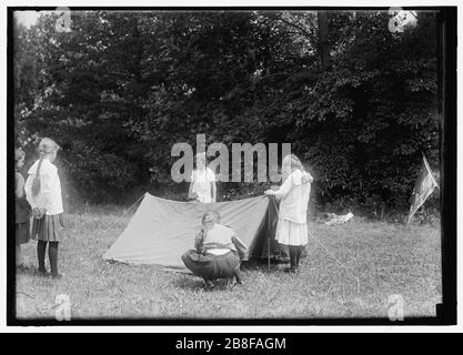 JEUNES SCOUTS. PIQUE-NIQUE À LA MAISON DE MME. HERBERT HOOVER Banque D'Images