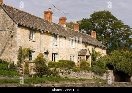 Maisons en pierre à Bibury Village, Gloucestershire, Cotswold District, Angleterre, Royaume-Uni, Europe Banque D'Images