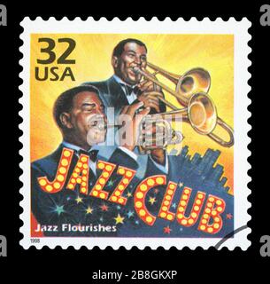 UNITED STATES - circa 1998 : un timbre-poste imprimé aux Etats-Unis montrant une image de musiciens de jazz jouant dans un club, vers 1998. Banque D'Images