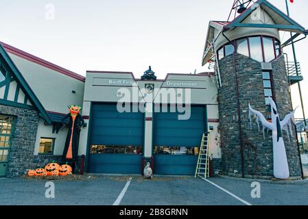 BANFF, ALBERTA, CANADA - JUIN 2018 Service d'incendie : bâtiment de station dans le centre-ville de Banff. Banque D'Images