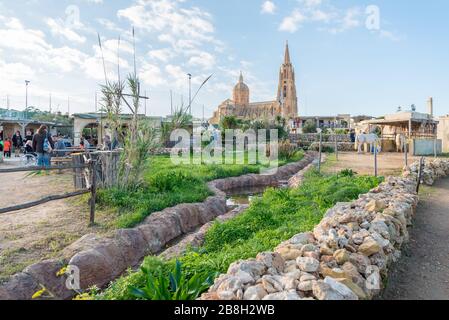 Le village de Ghajnsielem réintive la scène de la Nativité pour les festivités de Noël à Gozo, Malte Banque D'Images