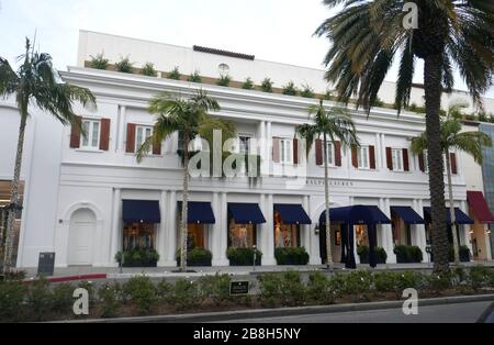 Beverly Hills, Californie, États-Unis 21 mars 2020 une vue générale de l'atmosphère du magasin fermé Ralph Lauren en raison de l'éclosion de coronavirus et les gens pratiquent l'éloignement social à Beverly Hills, Californie, États-Unis. Photo de Barry King/Alay stock photo Banque D'Images