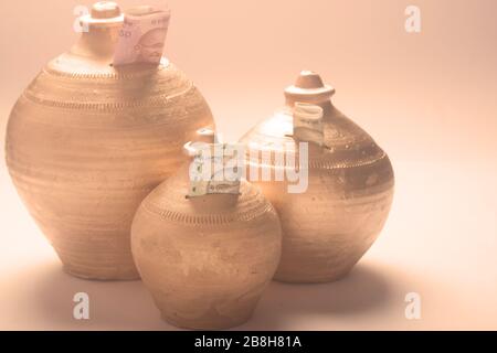 roupies indiennes,gullak,piggy bank,2000,500,10 Banque D'Images