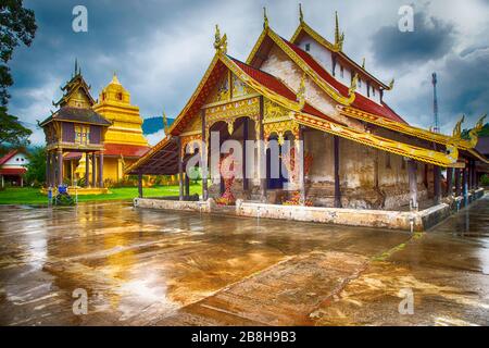 Le temple de Bouddha de Tripitaka et la chapelle de Wat si Pho Chai dans le district de Na Haeo Banque D'Images