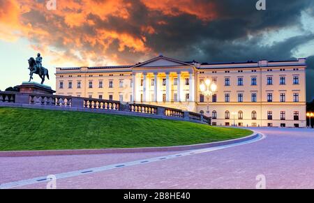 Palais Royal d'Oslo, Norvège Banque D'Images