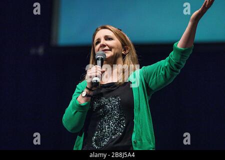 Lucy porter Stand Up Comedian en direct à Bath. Banque D'Images