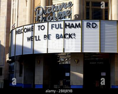 Londres, Royaume-Uni. 22 mars 2020. Les cinémas Picture House sont proches en raison de la pandémie de Coronavirus, et ont semé la fureur lors de licenciements massifs. Maison photo Fulham Road. Crédit: Brian Minkoff/Alay Live News Banque D'Images