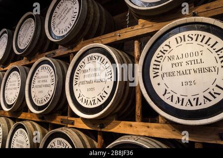 Caques de whisky dans la distillerie Yamazaki de Mishima, Osaka, Japon. Banque D'Images