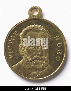 Rappelez-vous la fête donnée en l'honneur de la 80ème année de Victor Hugo, 27 février 1881 Médaille commémorative sur le souvenir de la fête donne en honneur de la 80e année de Victor Hugo, 27 février 1881. Paris, musée Carnavalet. Banque D'Images