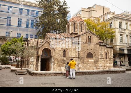 tourisme à l'église kapnikarea à Athènes grèce Banque D'Images