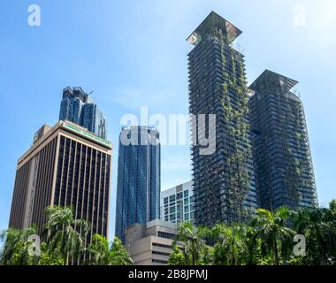 Bâtiment de l'Office de recherche et développement en caoutchouc malaisien et tours résidentielles du nouvel KLCC avec jardins verticaux Kuala Lumpur City Centre Malaysia Banque D'Images